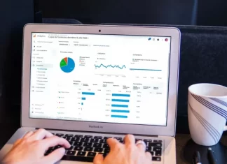 Kuinka nimetä sarakkeita Google Sheetsissä